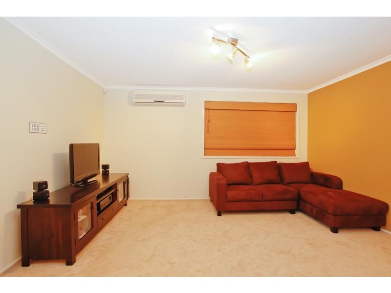 24  Valleyfield Crt, Wattle Grove NSW 2173