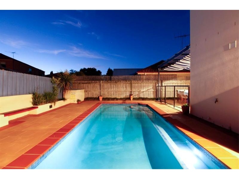 24  Valleyfield Crt, Wattle Grove NSW 2173