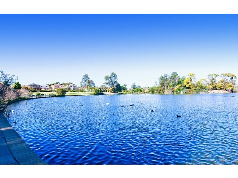 24  Valleyfield Crt, Wattle Grove NSW 2173