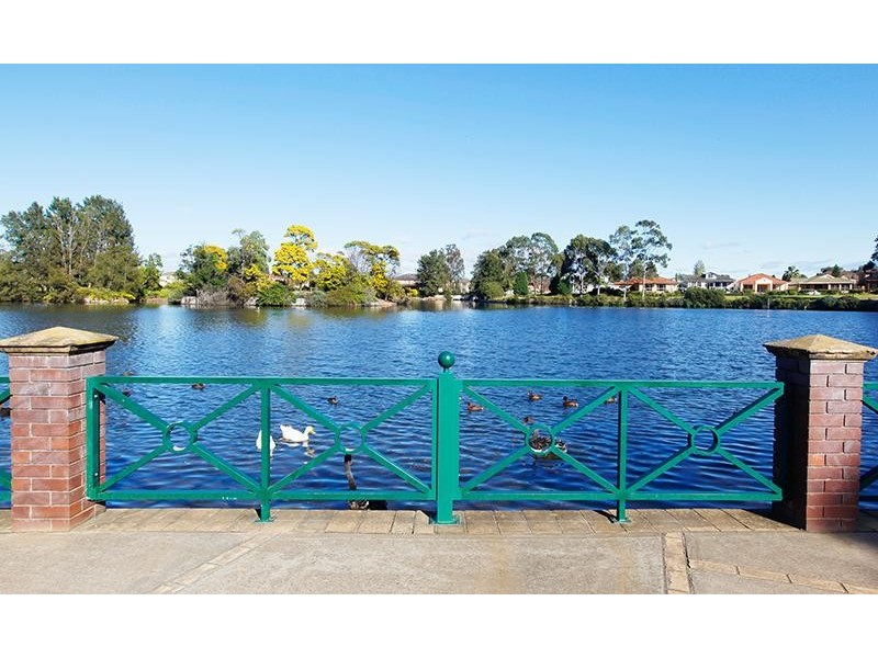 24  Valleyfield Crt, Wattle Grove NSW 2173