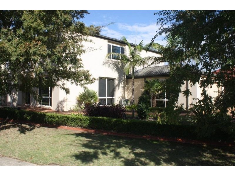 24  Valleyfield Crt, Wattle Grove NSW 2173