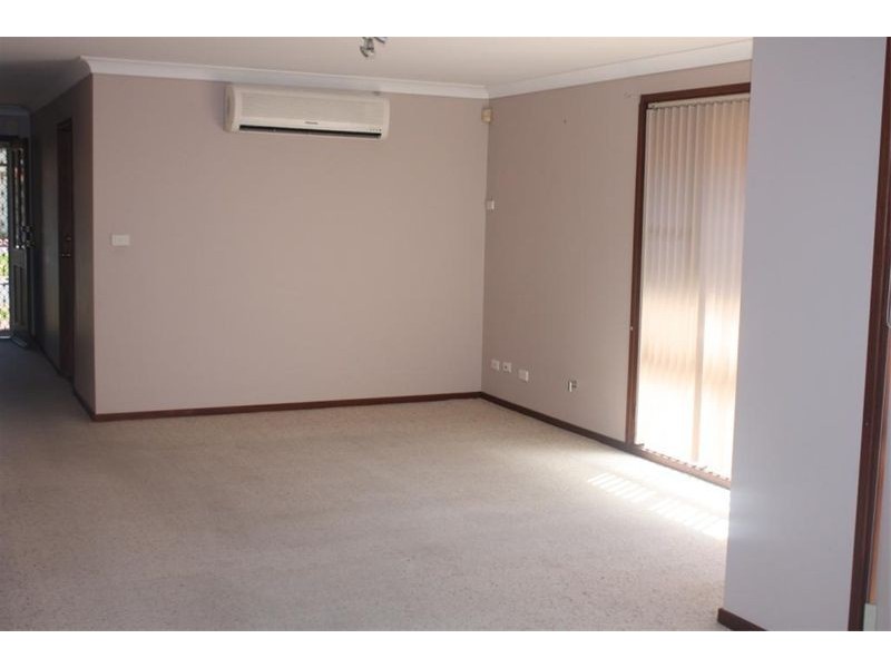 12 Oldbury Crt, Wattle Grove NSW 2173