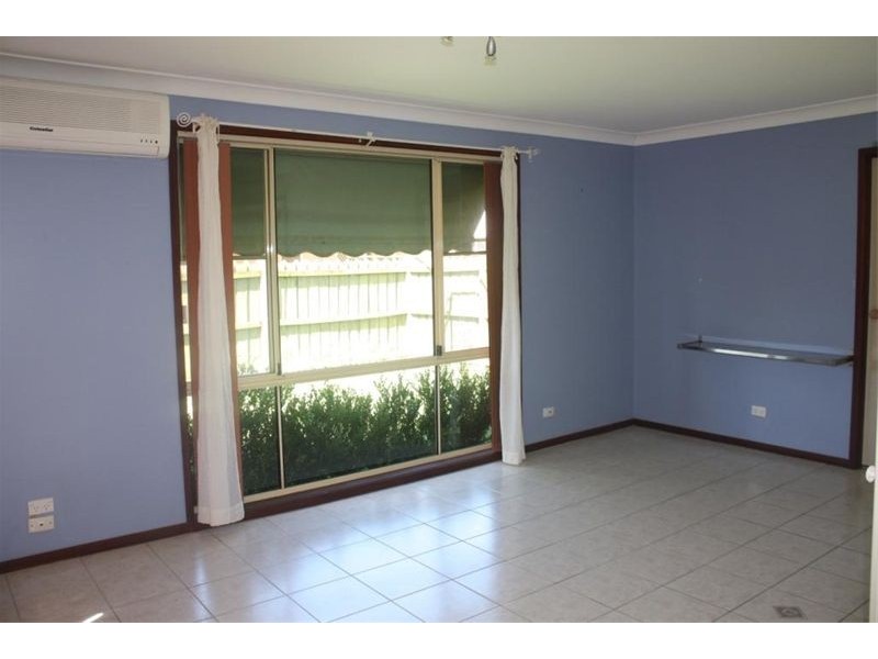 12 Oldbury Crt, Wattle Grove NSW 2173