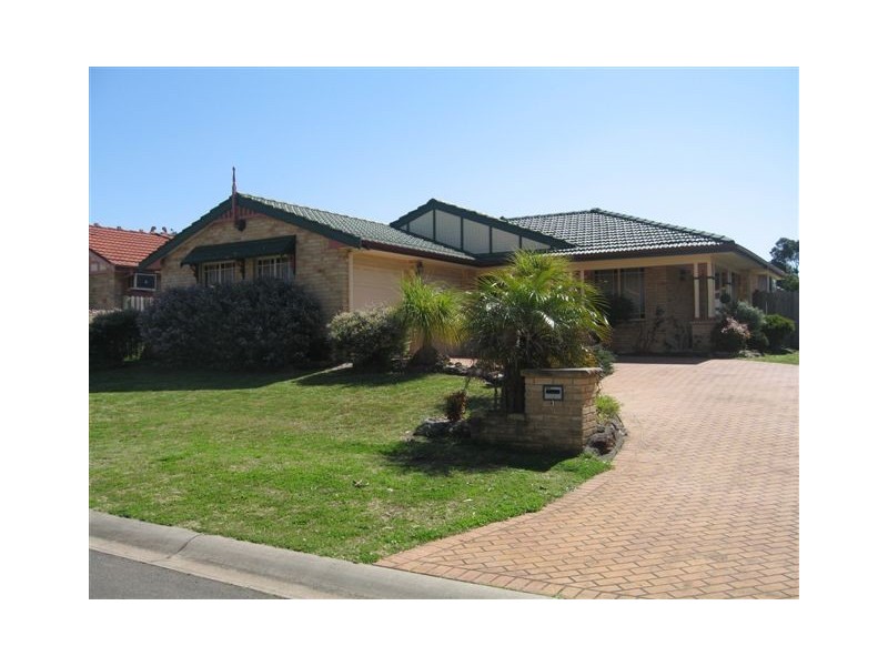 3 Stowe Crt, Wattle Grove NSW 2173