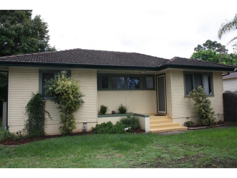 6 Brallos Avenue, Holsworthy NSW 2173