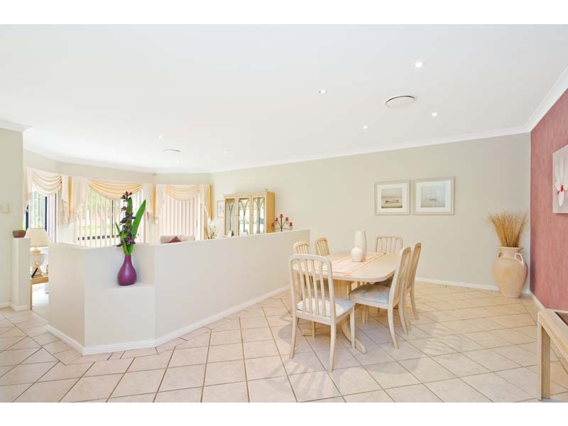 16 Woodlake Crt, Wattle Grove NSW 2173
