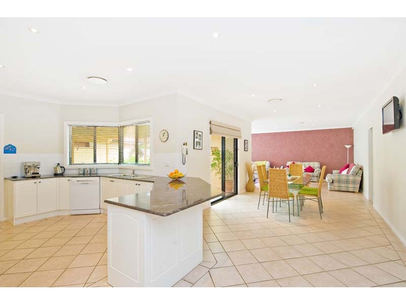 16 Woodlake Crt, Wattle Grove NSW 2173