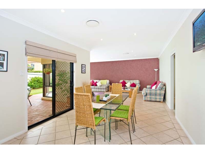 16 Woodlake Crt, Wattle Grove NSW 2173
