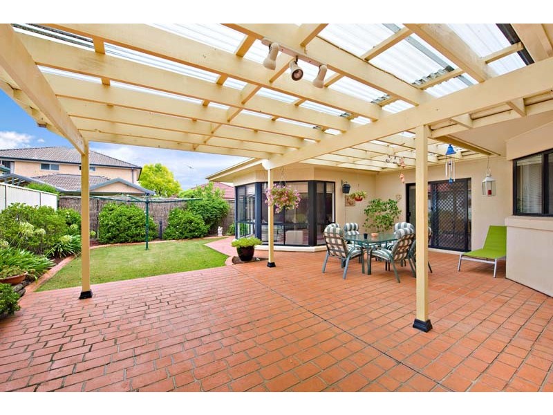 16 Woodlake Crt, Wattle Grove NSW 2173