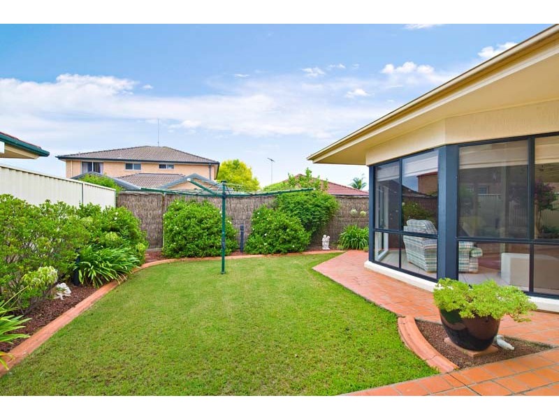 16 Woodlake Crt, Wattle Grove NSW 2173