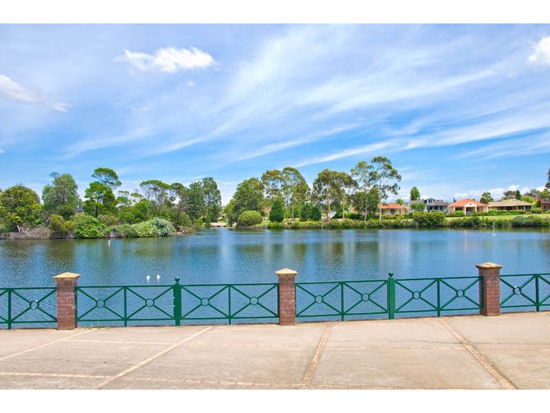16 Woodlake Crt, Wattle Grove NSW 2173