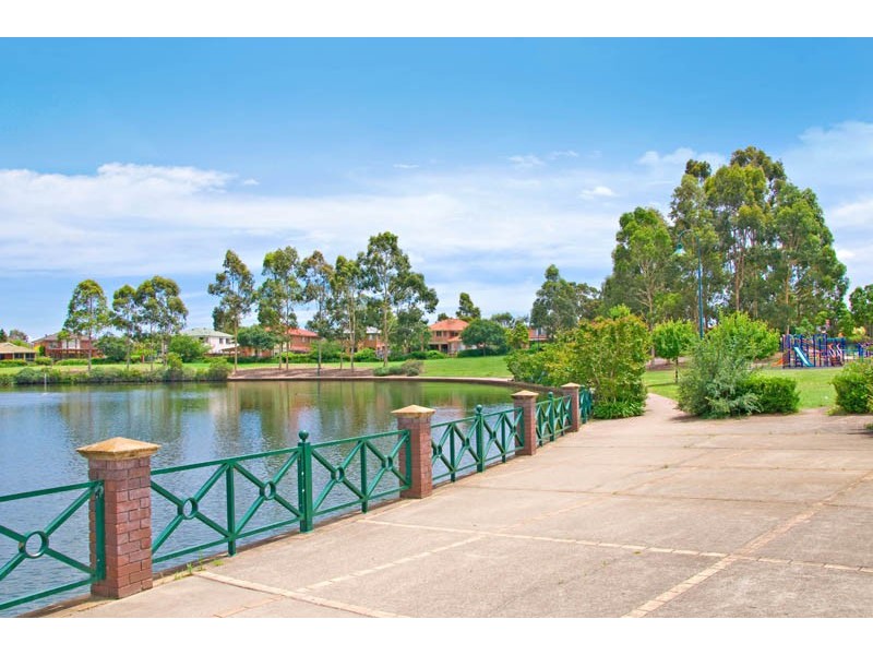 16 Woodlake Crt, Wattle Grove NSW 2173