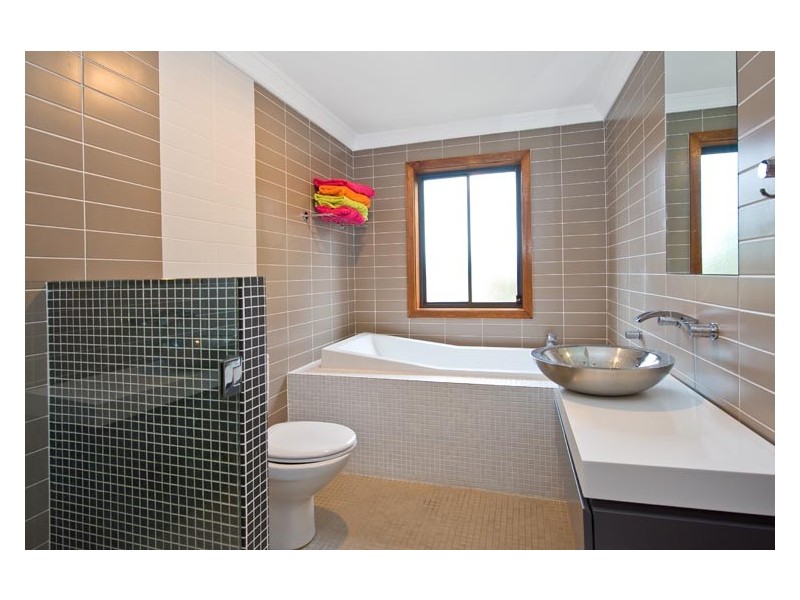 54  St George Cres, Sandy Point NSW 2172