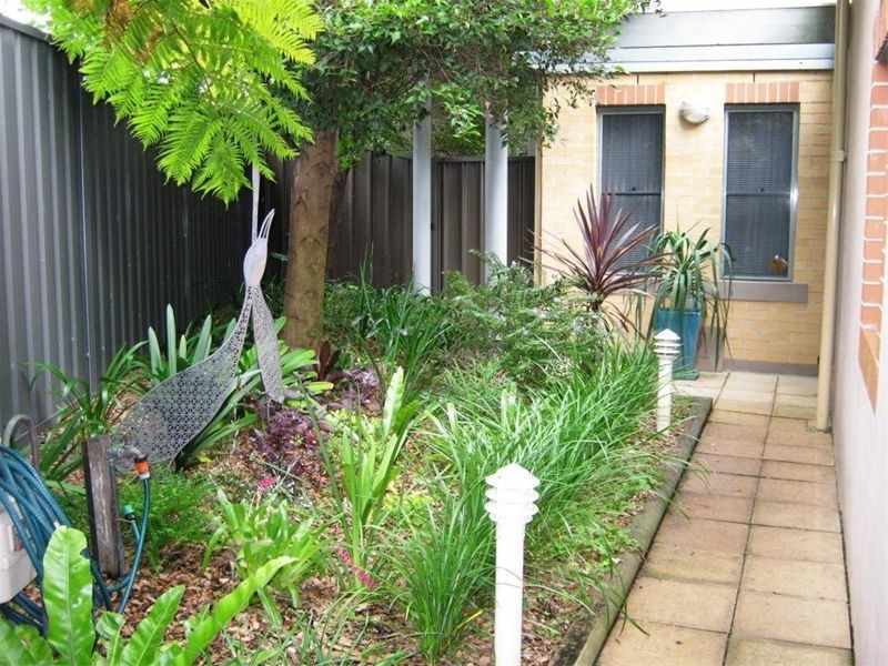 1/20  Continua Crt, Wattle Grove NSW 2173