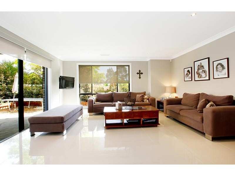 14  Beddington Crt, Wattle Grove NSW 2173