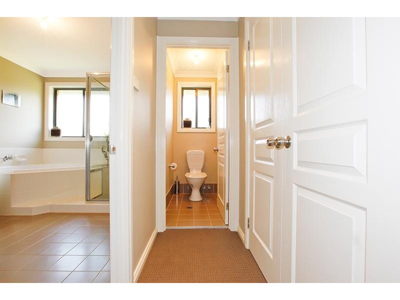 14  Beddington Crt, Wattle Grove NSW 2173