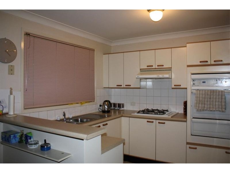 5 Elata Crt, Wattle Grove NSW 2173