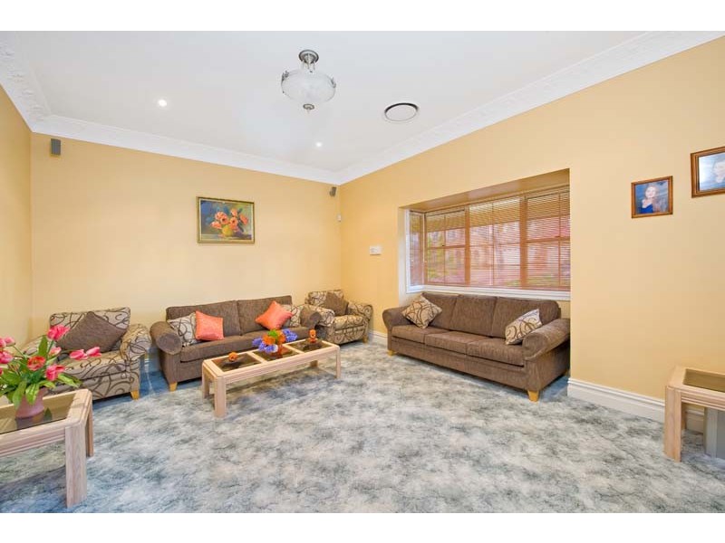 1  Bakeri Crt, Voyager Point NSW 2172