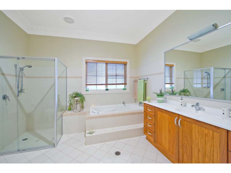 1  Bakeri Crt, Voyager Point NSW 2172