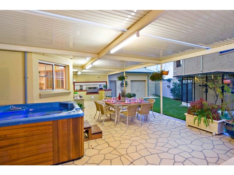 1  Bakeri Crt, Voyager Point NSW 2172