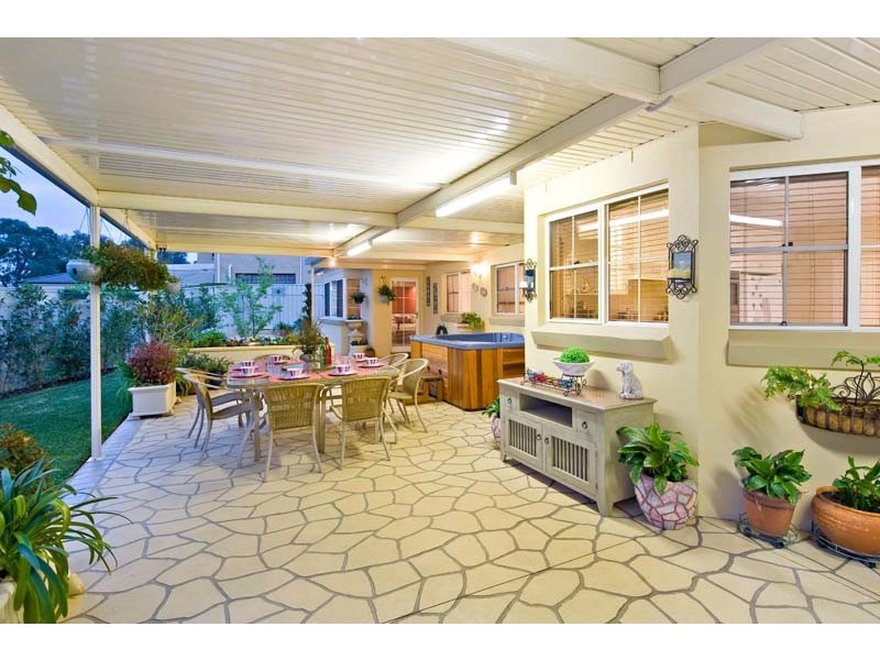 1  Bakeri Crt, Voyager Point NSW 2172