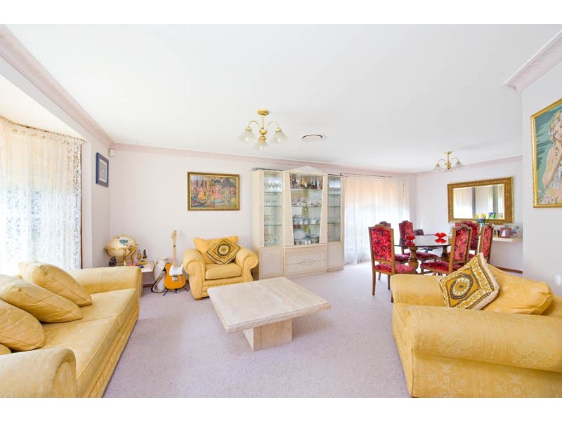 22  Castlerock Crt, Wattle Grove NSW 2173