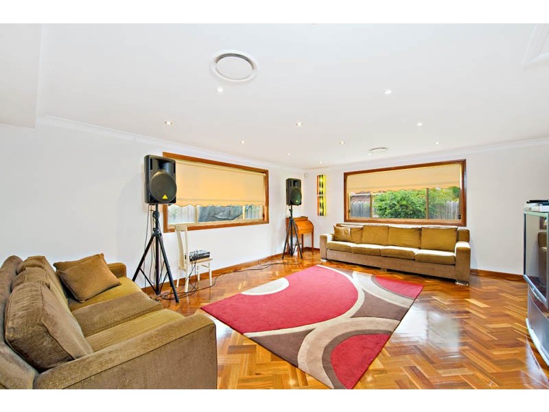 22  Castlerock Crt, Wattle Grove NSW 2173