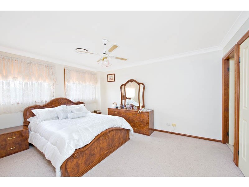 22  Castlerock Crt, Wattle Grove NSW 2173