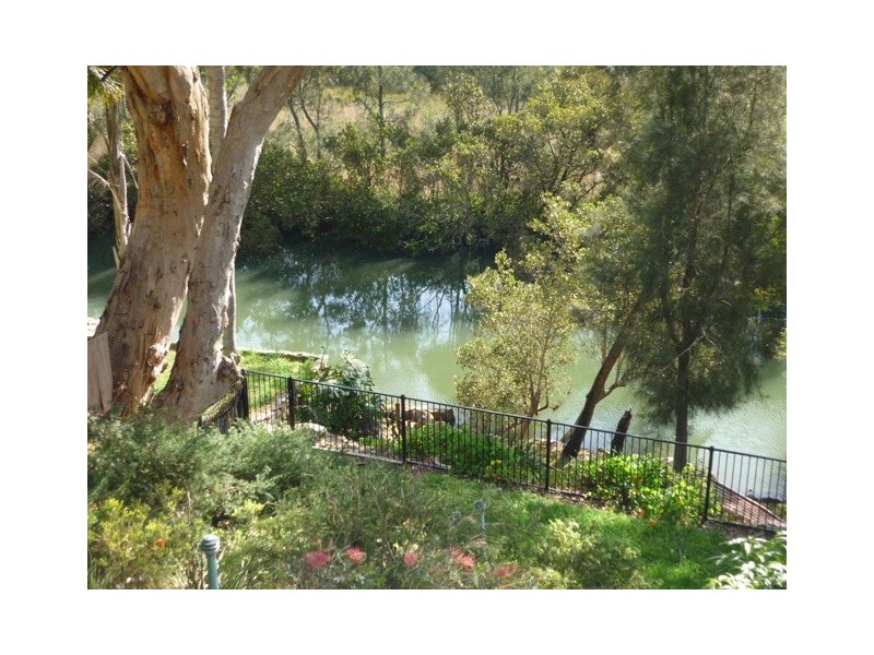 1  Gambier Ave, Sandy Point NSW 2172