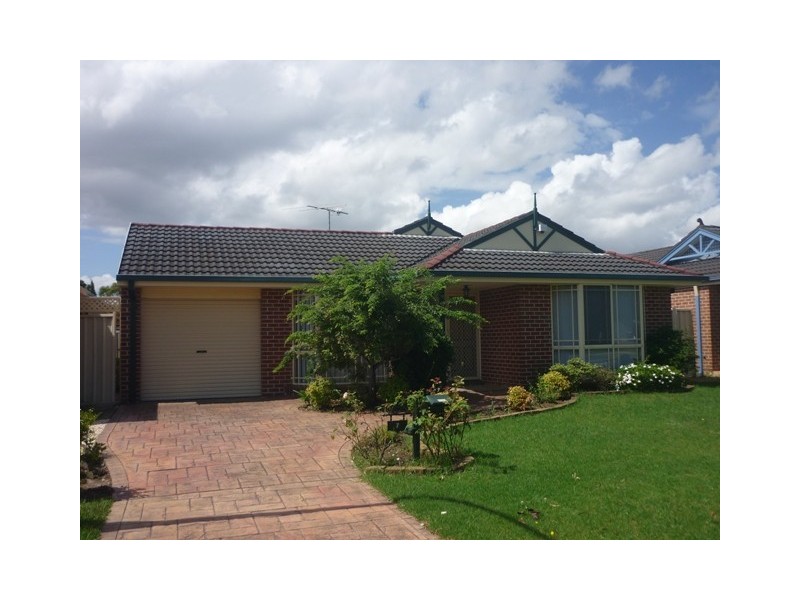 7 Larra Crt, Wattle Grove NSW 2173