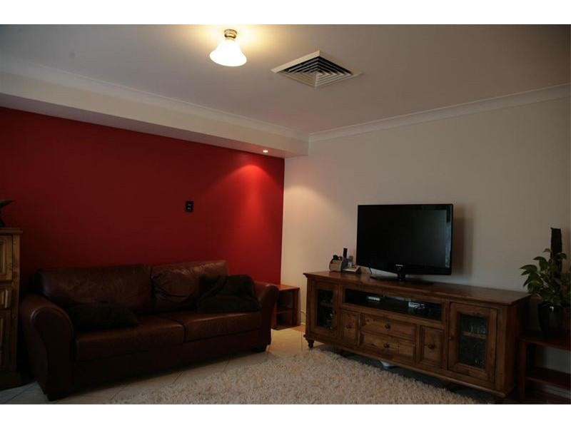 5 Tusculum Court, Wattle Grove NSW 2173