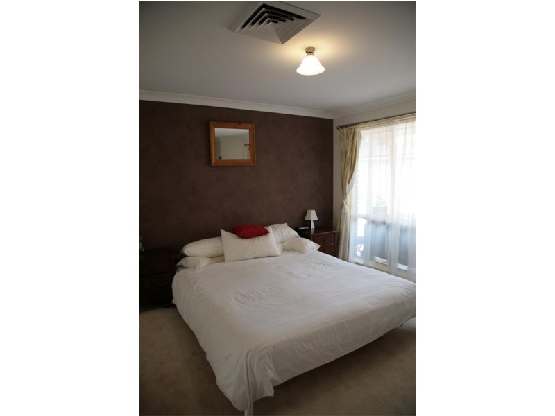 5 Tusculum Court, Wattle Grove NSW 2173