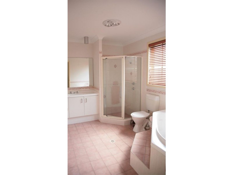 5 Tusculum Court, Wattle Grove NSW 2173