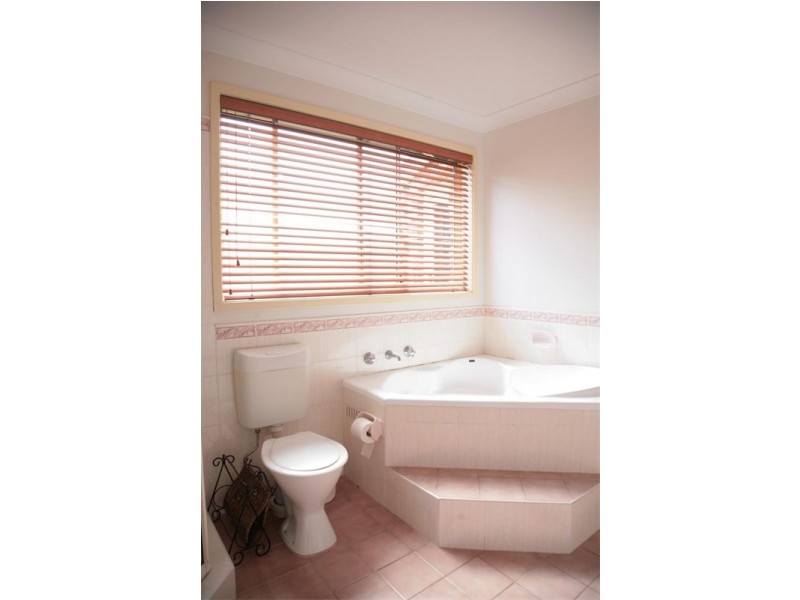 5 Tusculum Court, Wattle Grove NSW 2173