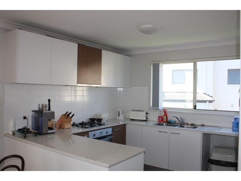 2/2 Parkwood Rd, Holsworthy NSW 2173