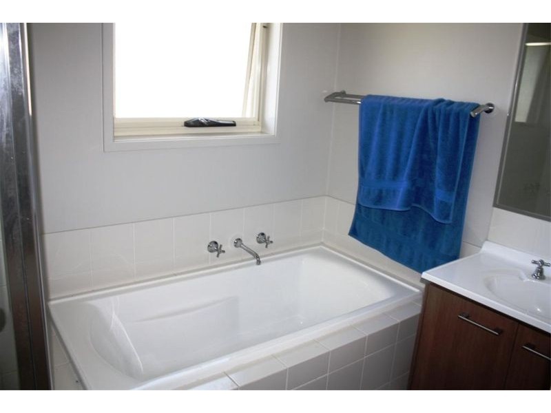 2/2 Parkwood Rd, Holsworthy NSW 2173