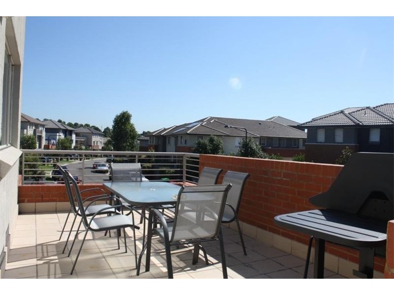 2/2 Parkwood Rd, Holsworthy NSW 2173