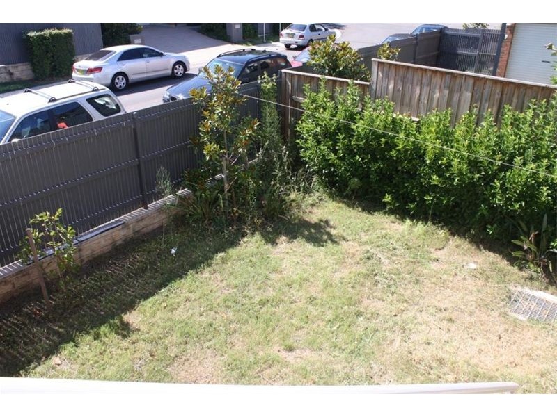 2/2 Parkwood Rd, Holsworthy NSW 2173