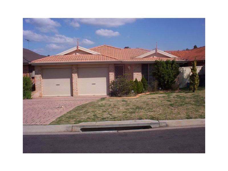 10 Kitchener Crt, Wattle Grove NSW 2173