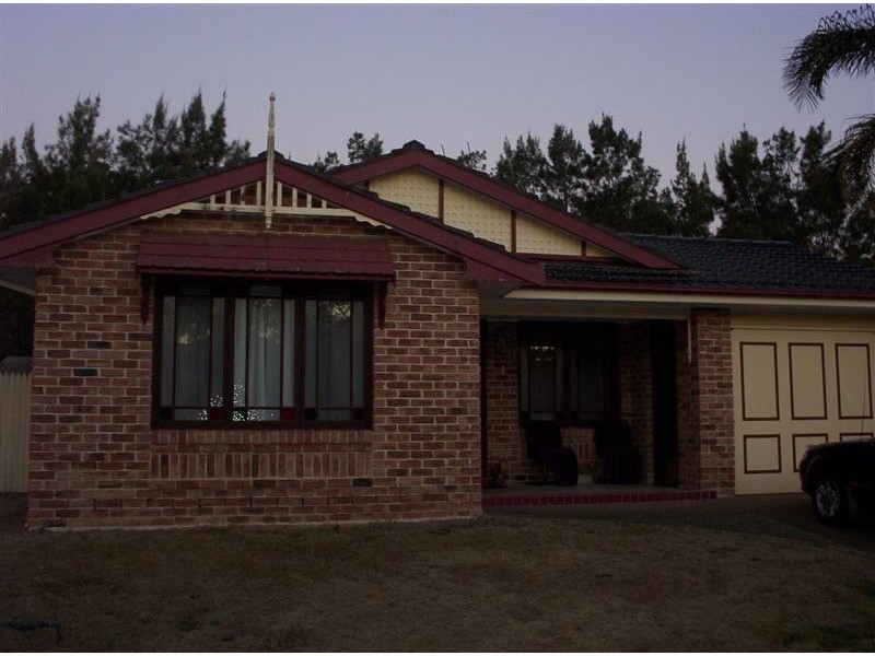 6 Booree Crt, Wattle Grove NSW 2173