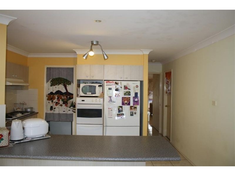 10 Mallee Court, Wattle Grove NSW 2173