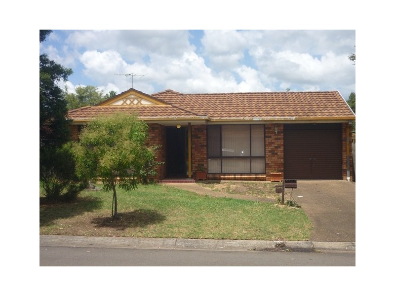 8 Wollemi Crt, Wattle Grove NSW 2173