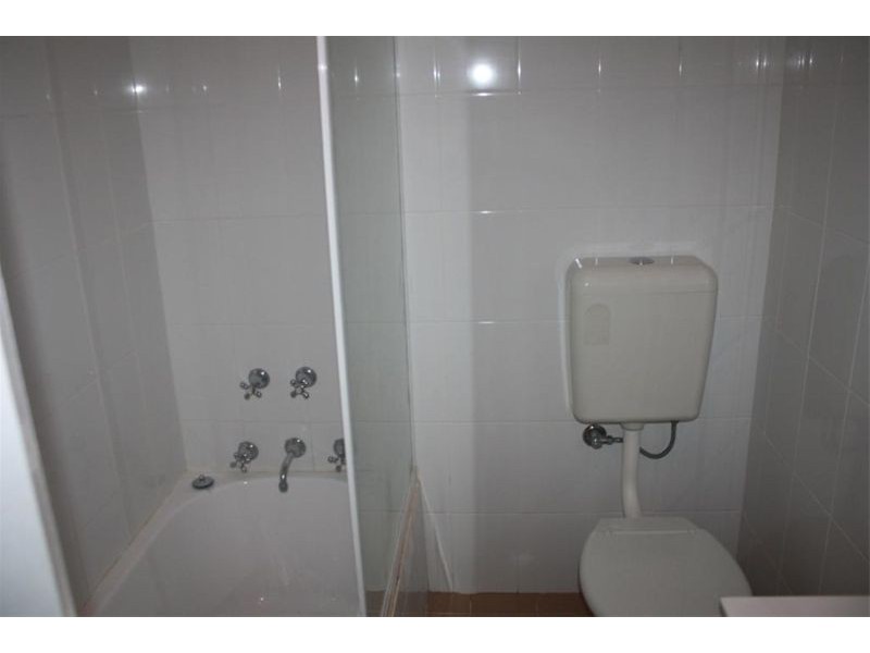 20 Komiatum Crt, Holsworthy NSW 2173