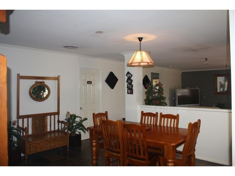 17  Lyndhurst Crt, Wattle Grove NSW 2173