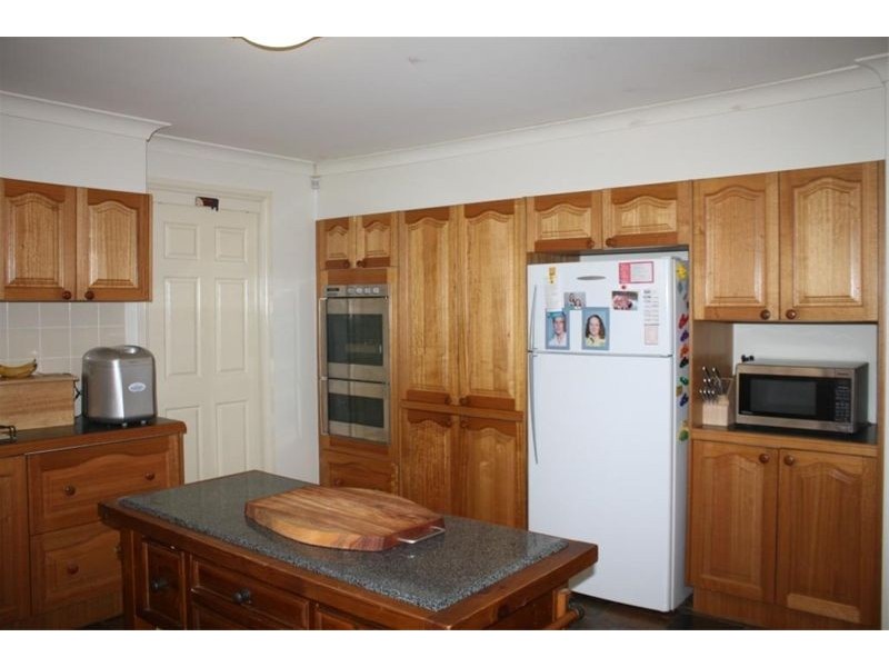 17  Lyndhurst Crt, Wattle Grove NSW 2173