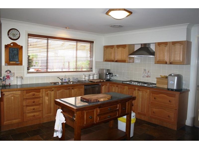 17  Lyndhurst Crt, Wattle Grove NSW 2173