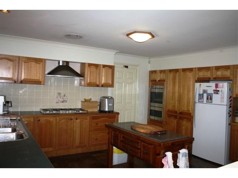 17  Lyndhurst Crt, Wattle Grove NSW 2173