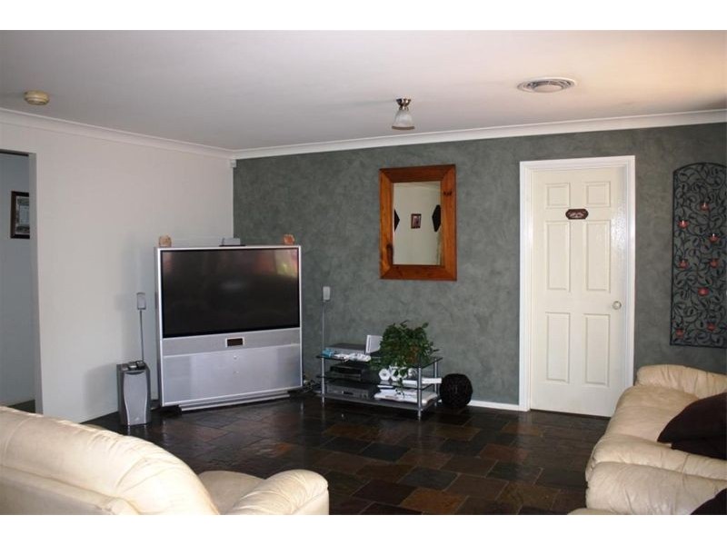 17  Lyndhurst Crt, Wattle Grove NSW 2173