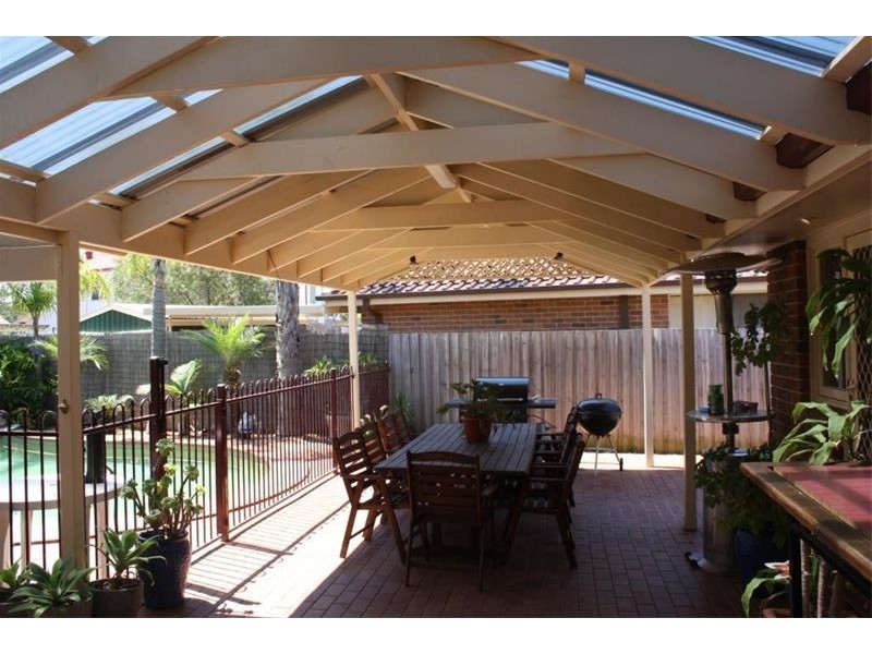 17  Lyndhurst Crt, Wattle Grove NSW 2173