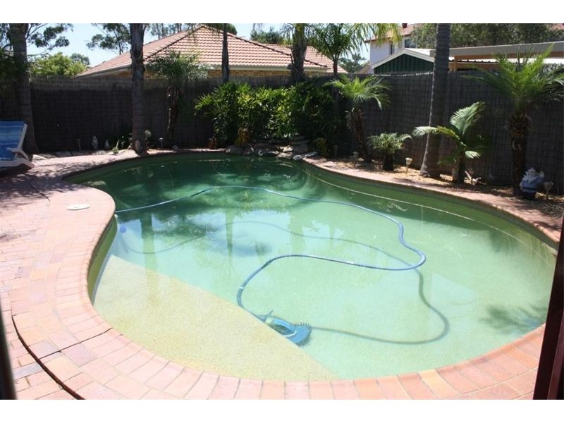 17  Lyndhurst Crt, Wattle Grove NSW 2173